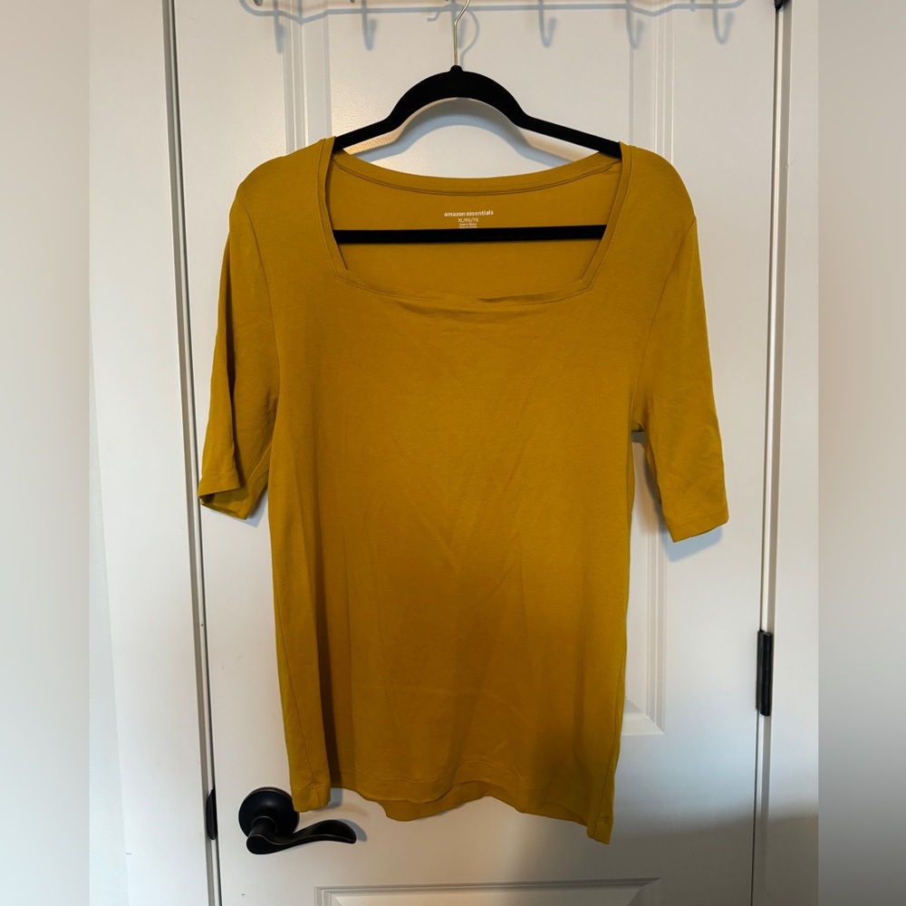 Amazon essentials 3/4 tee XL